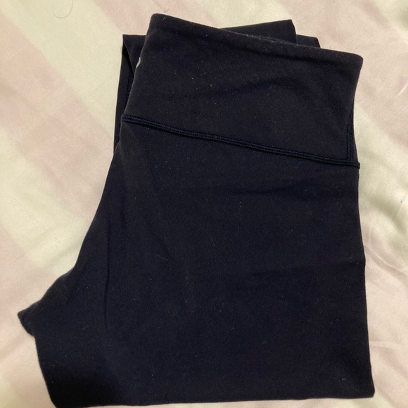 Lululemon navy blue leggings size 8 - Picture 3 of 3